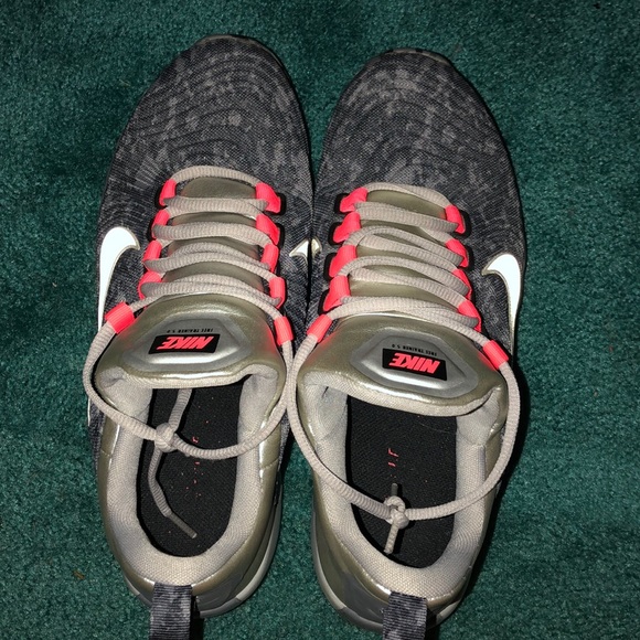 Nike sneakers - Picture 2 of 5